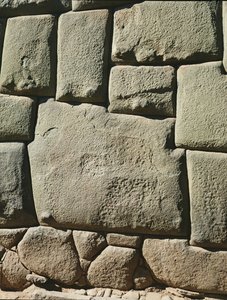 Piedra con doce ángulos